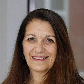 Headshot of Leslie Stump